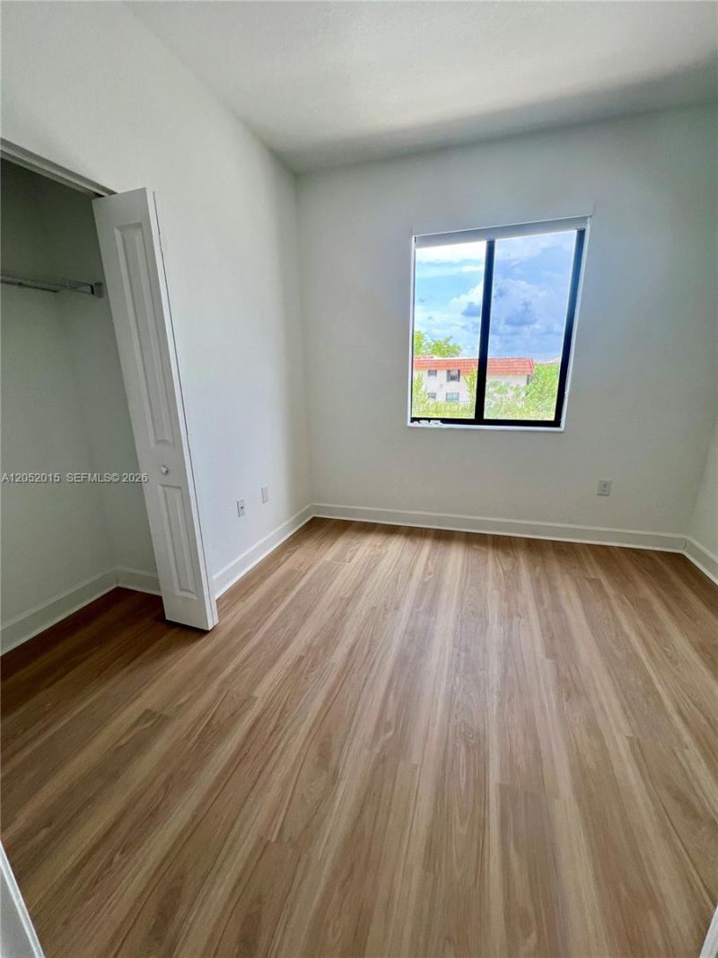 825 NE 211th St, Unit 825, Miami, FL 33179 Photo