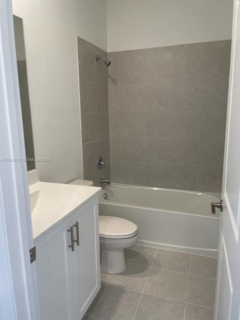 825 NE 211th St, Unit 825, Miami, FL 33179 Photo