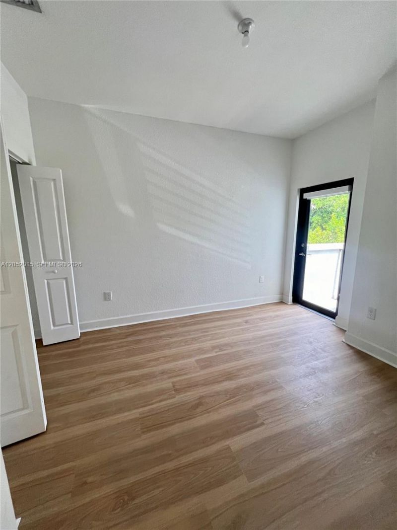 825 NE 211th St, Unit 825, Miami, FL 33179 Photo