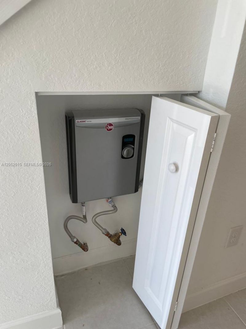 825 NE 211th St, Unit 825, Miami, FL 33179 Photo