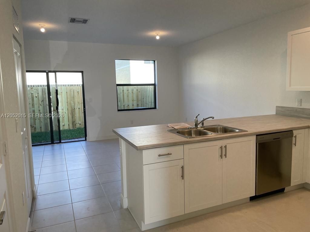 825 NE 211th St, Unit 825, Miami, FL 33179 Photo
