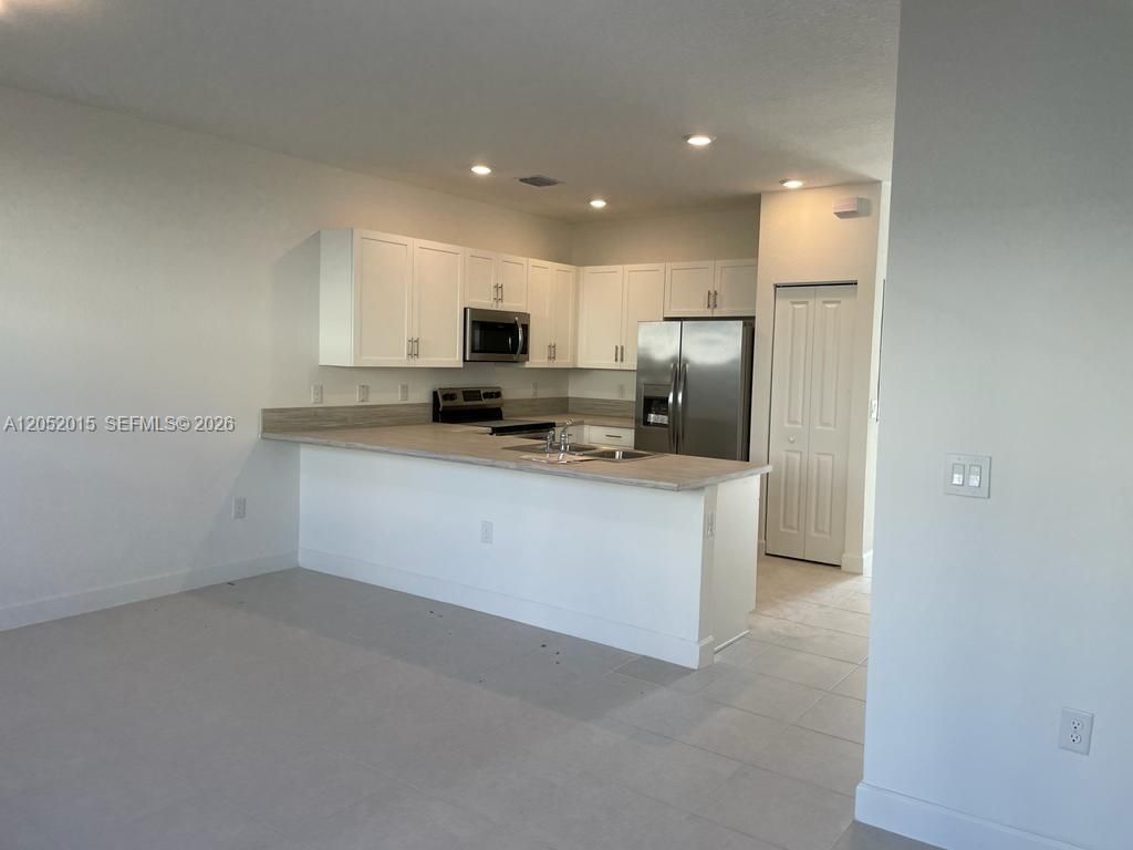 825 NE 211th St, Unit 825, Miami, FL 33179 Photo