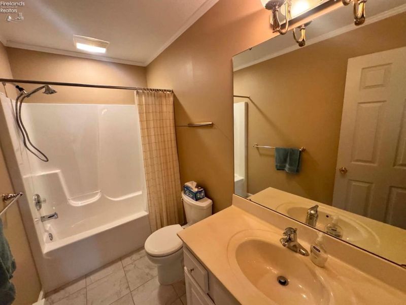 4118 Greenfield Drive, Sandusky, OH 44870 Photo 6