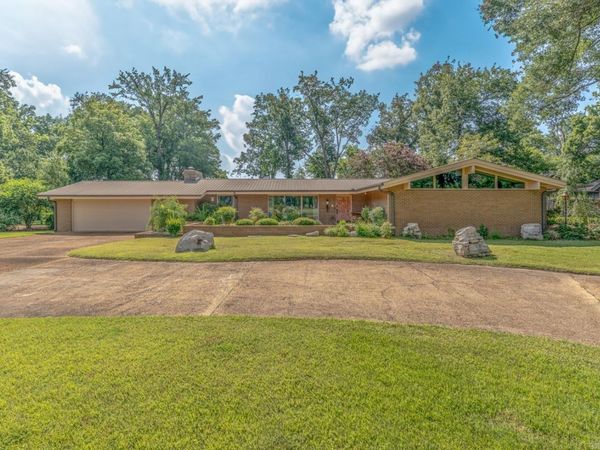 12 Meadowbrook Lane, West Memphis, AR 72301