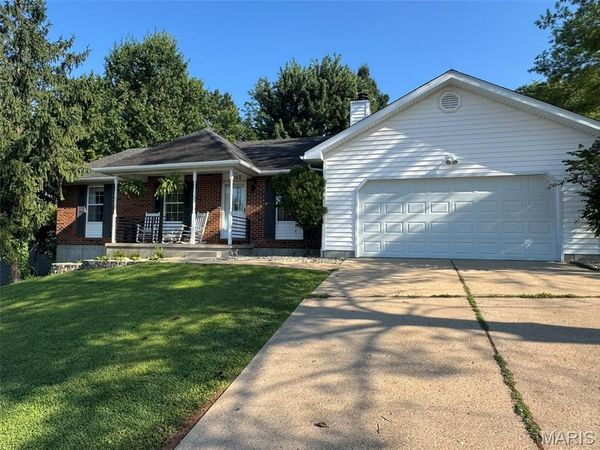 1202 Deer Run Drive , Washington, MO 63090