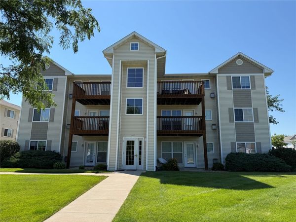 6615 Creekside Drive NE, Unit 7, Cedar Rapids, IA 52402