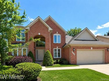 1176 CADMUS Drive, Troy, MI 48085