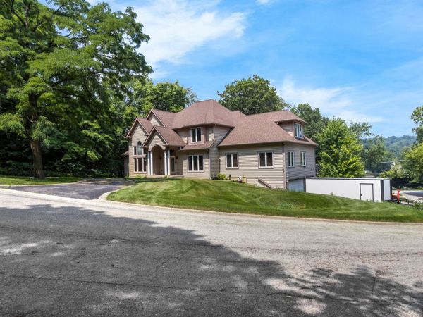 2 Echowood Drive, Algonquin, IL 60102