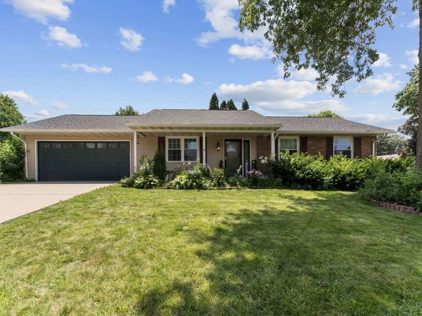 1415 W 55th Street , Davenport, IA 52806