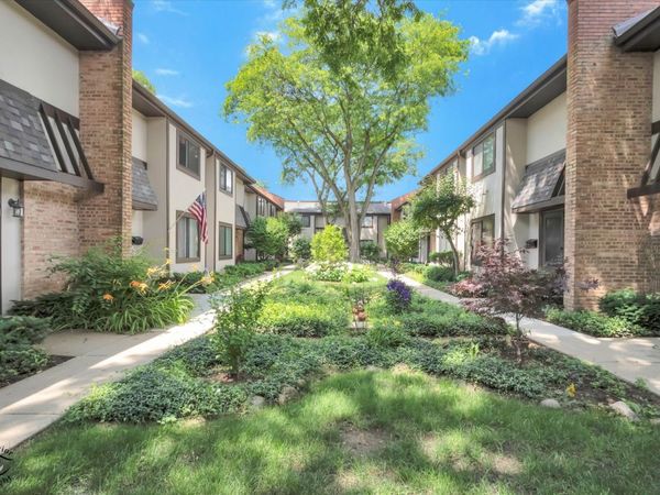 1734 Henley Street , Unit 4, Glenview, IL 60025