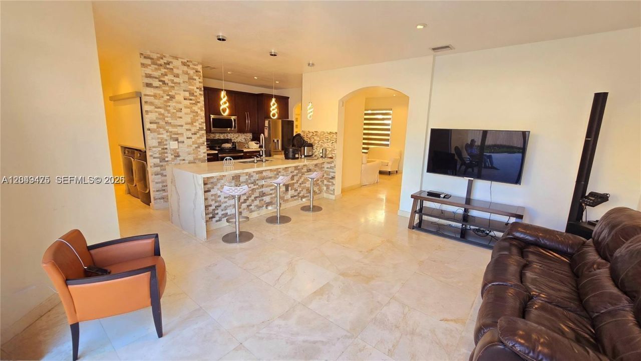 2105 NE 40th Ave , Homestead, FL 33033 Photo