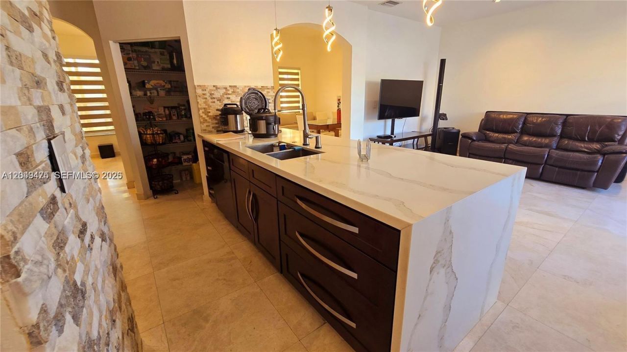 2105 NE 40th Ave , Homestead, FL 33033 Photo