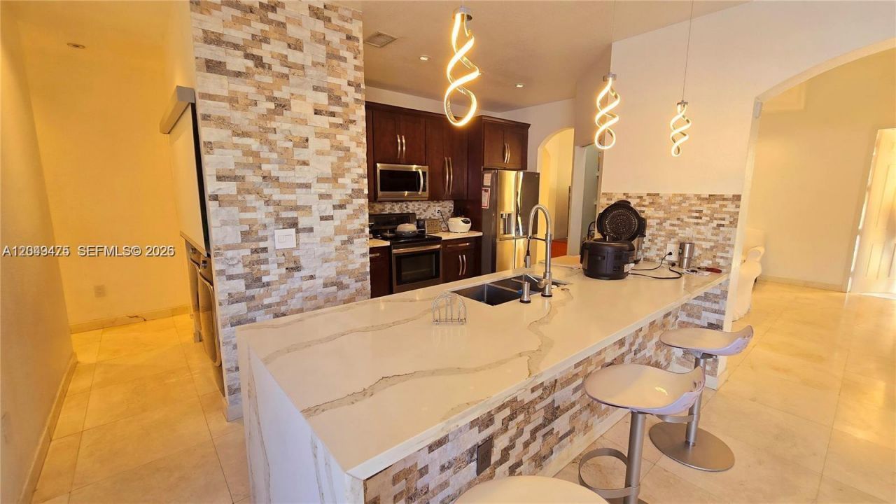2105 NE 40th Ave , Homestead, FL 33033 Photo