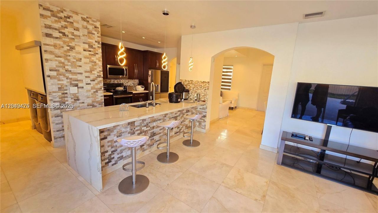 2105 NE 40th Ave , Homestead, FL 33033 Photo