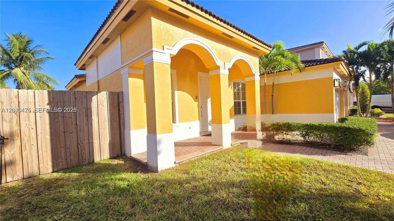 2105 NE 40th Ave , Homestead, FL 33033 Photo