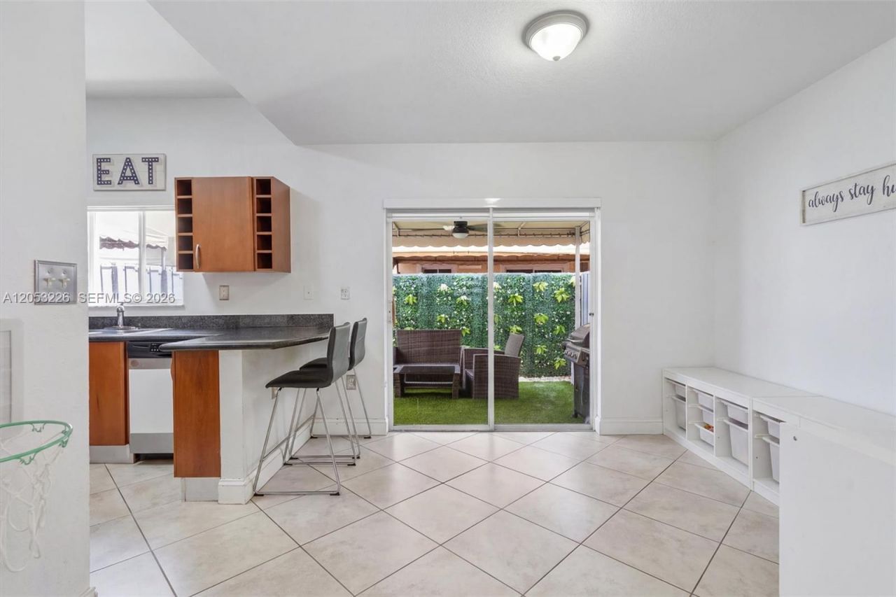 7478 NW 180th Ter , Hialeah, FL 33015 Photo