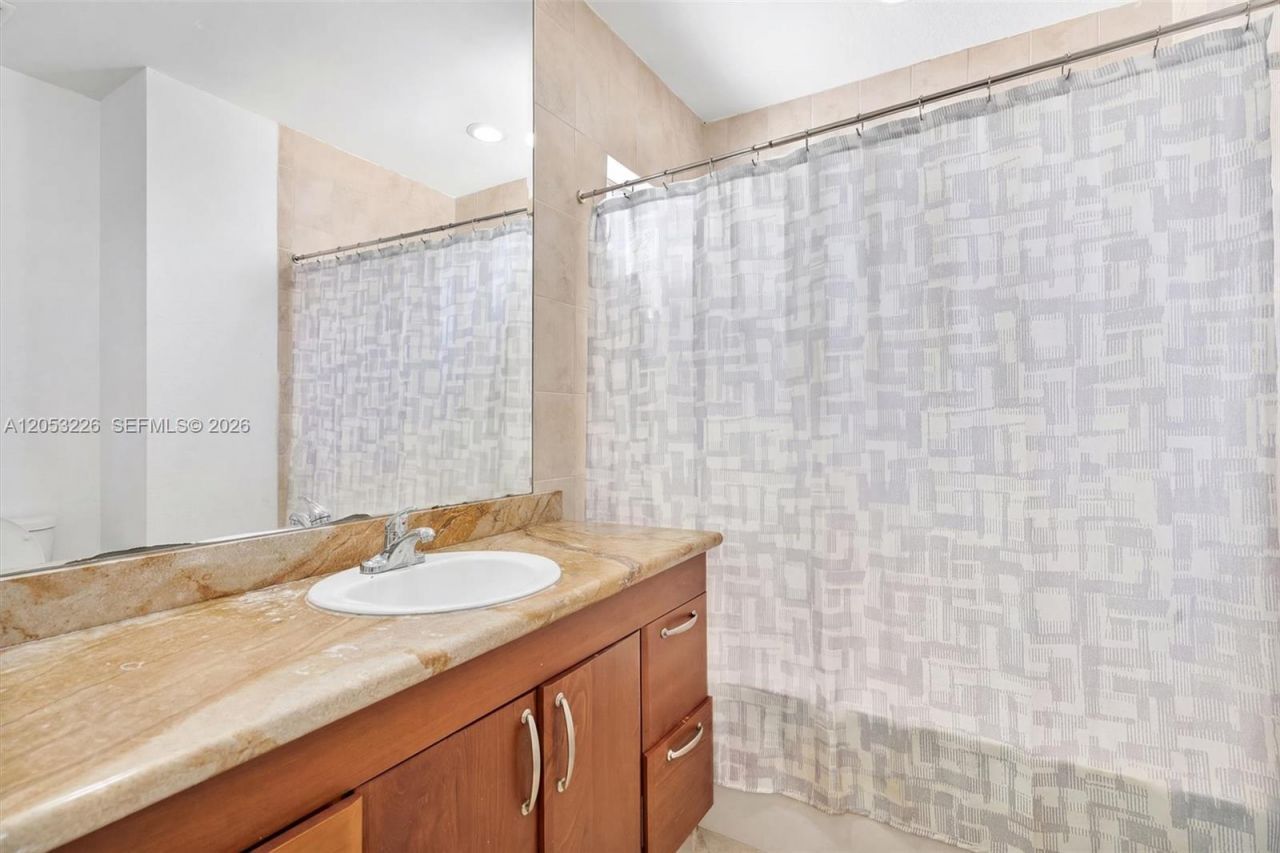 7478 NW 180th Ter , Hialeah, FL 33015 Photo