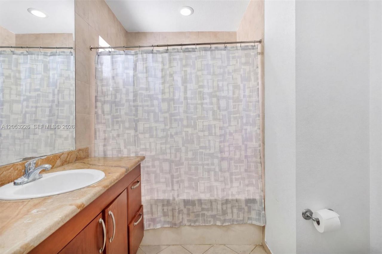 7478 NW 180th Ter , Hialeah, FL 33015 Photo