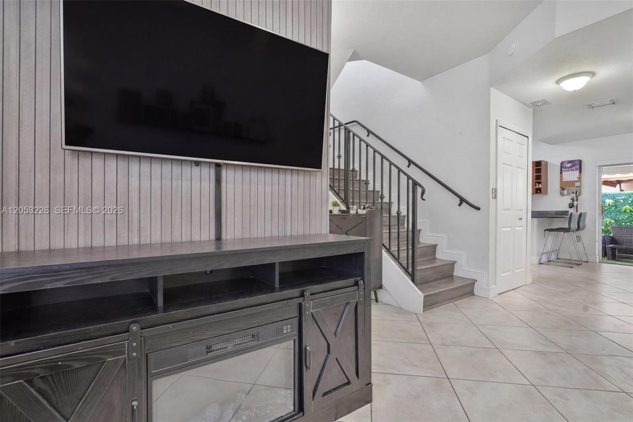 7478 NW 180th Ter , Hialeah, FL 33015 Photo