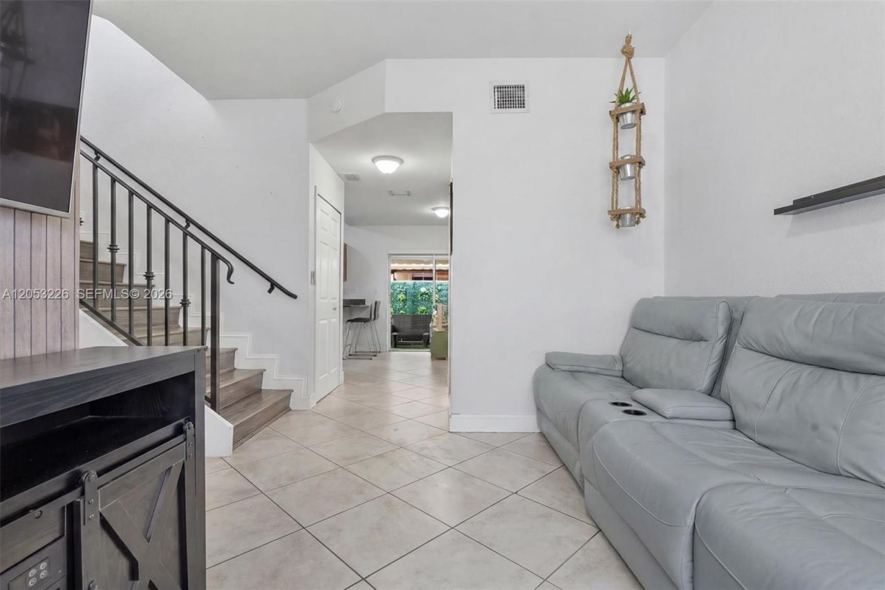 7478 NW 180th Ter , Hialeah, FL 33015 Photo