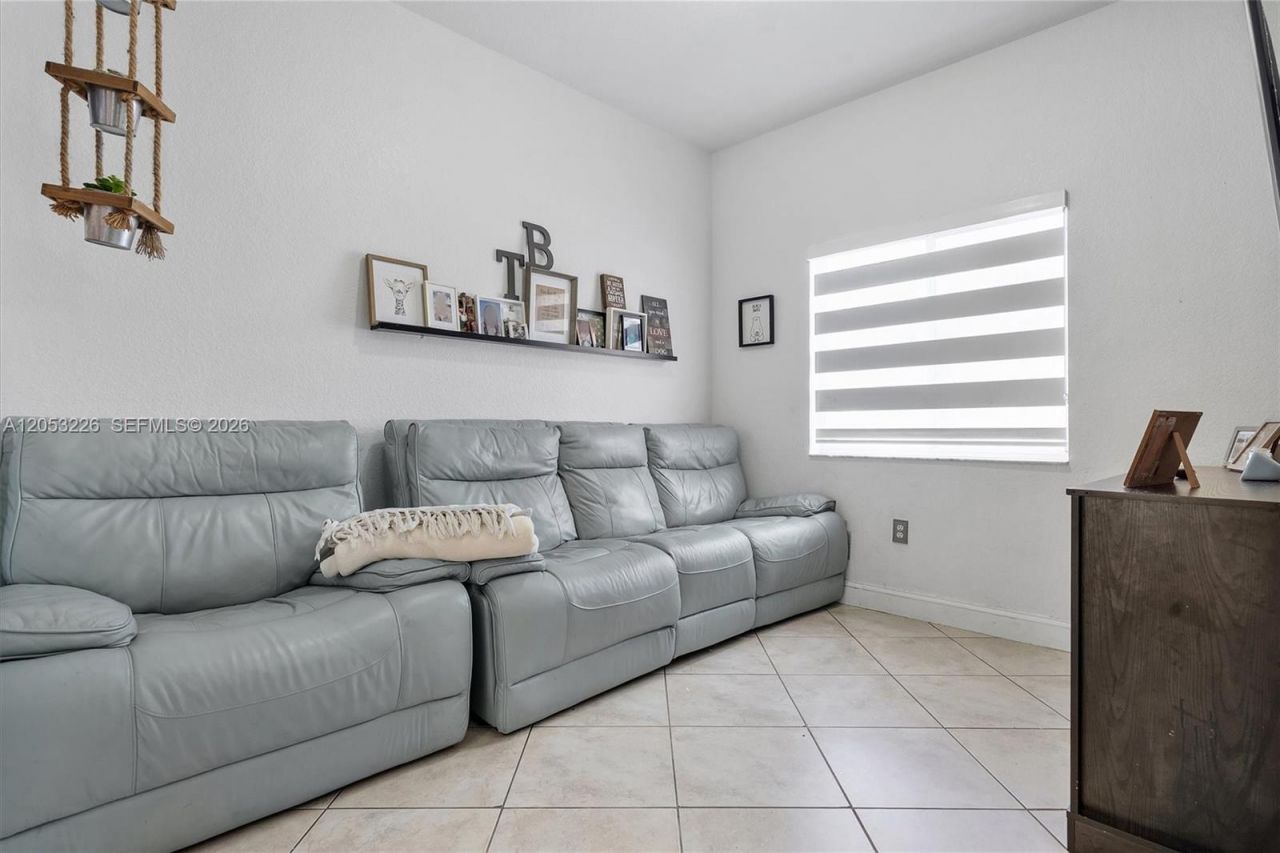 7478 NW 180th Ter , Hialeah, FL 33015 Photo