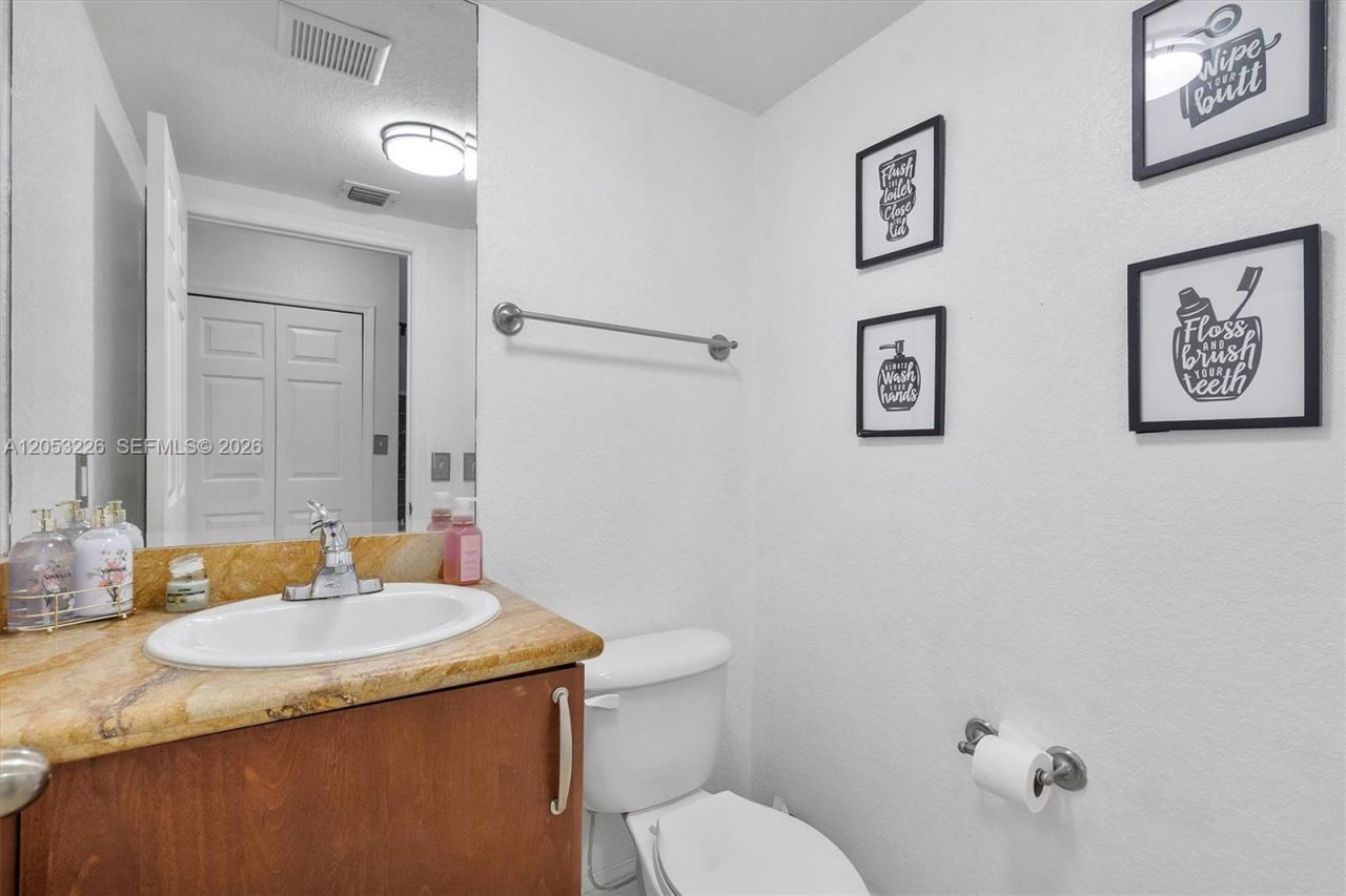 7478 NW 180th Ter , Hialeah, FL 33015 Photo