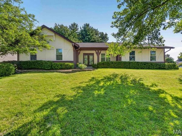 2706 Sundowner Drive, St Charles, MO 63303