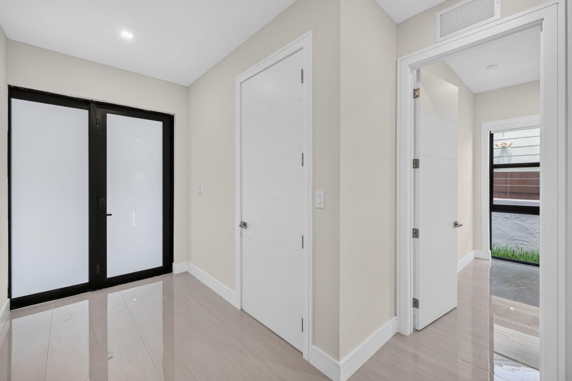 704 SW 9th Street, Fort Lauderdale, FL 33315 Photo