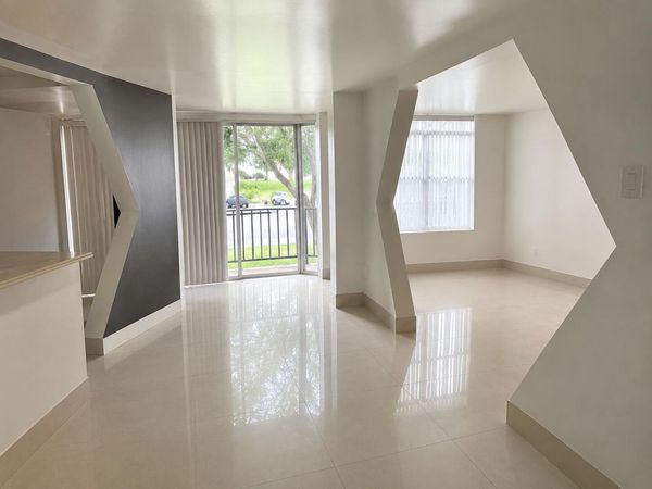 3690 INVERRARY Drive, Unit 2Z, Lauderhill, FL 33319