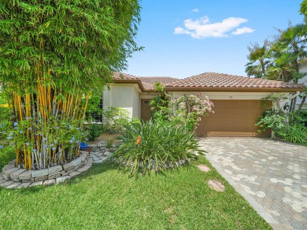 718 NW 177th Avenue, Pembroke Pines, FL 33029