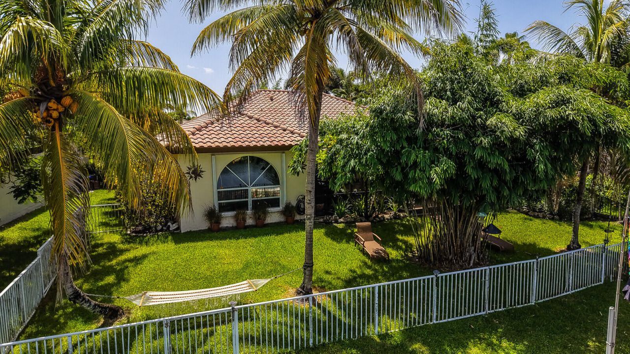 718 NW 177th Avenue, Pembroke Pines, FL 33029 Photo