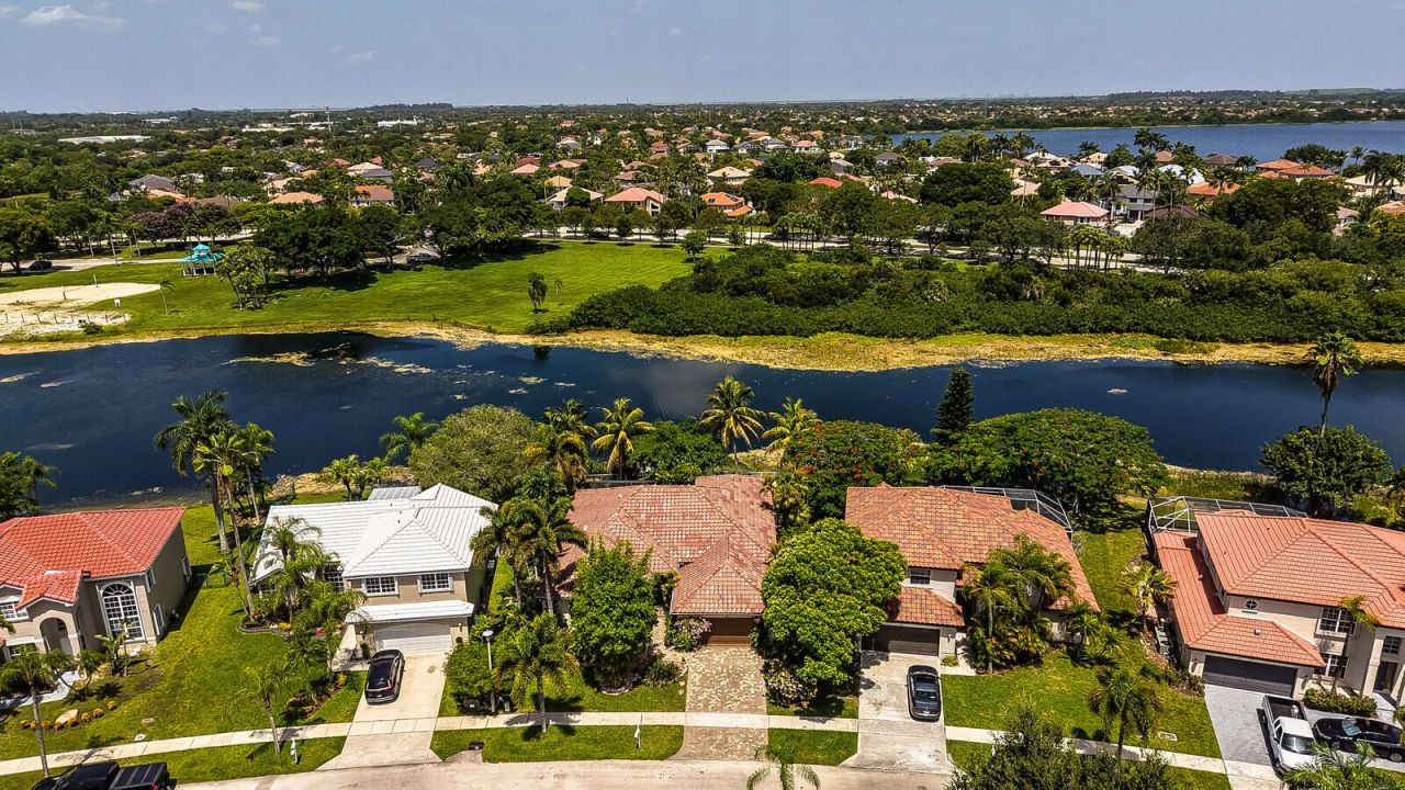 718 NW 177th Avenue, Pembroke Pines, FL 33029 Photo