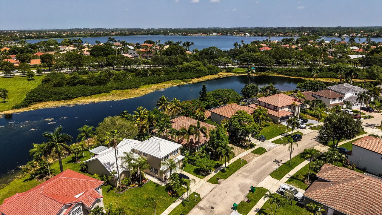 718 NW 177th Avenue, Pembroke Pines, FL 33029 Photo