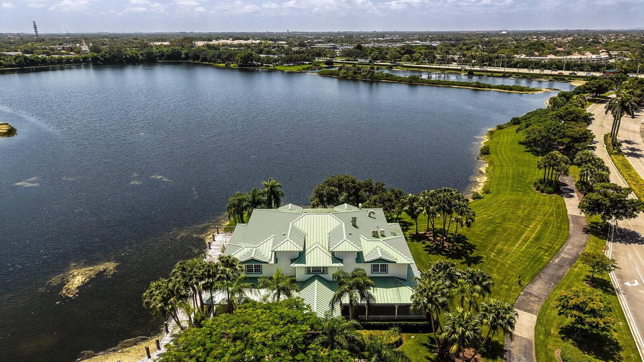 718 NW 177th Avenue, Pembroke Pines, FL 33029 Photo