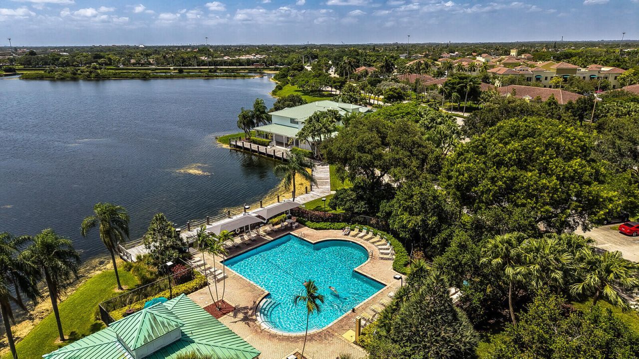 718 NW 177th Avenue, Pembroke Pines, FL 33029 Photo