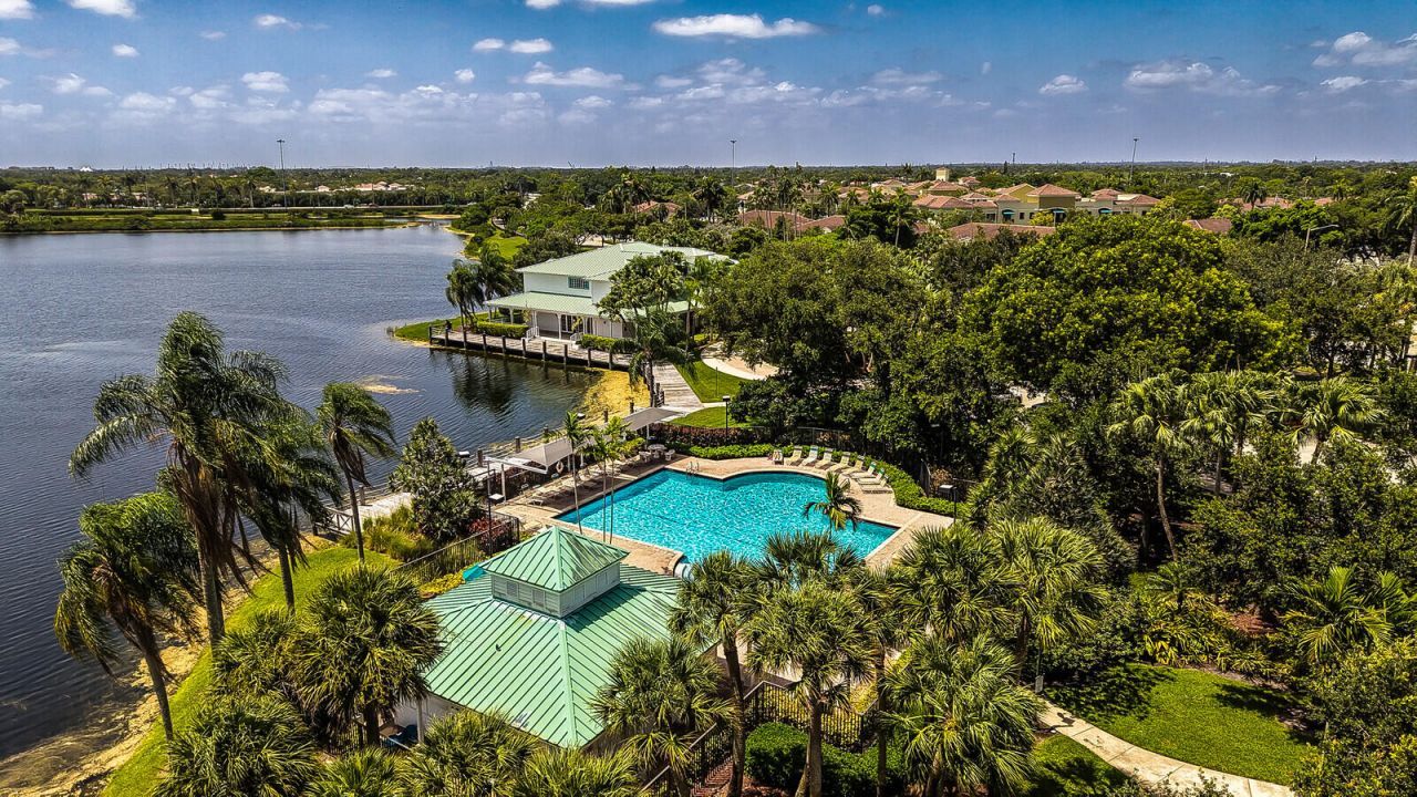718 NW 177th Avenue, Pembroke Pines, FL 33029 Photo