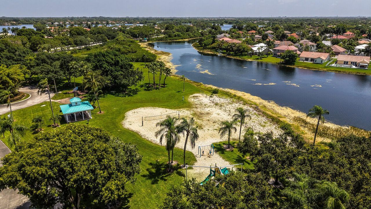 718 NW 177th Avenue, Pembroke Pines, FL 33029 Photo