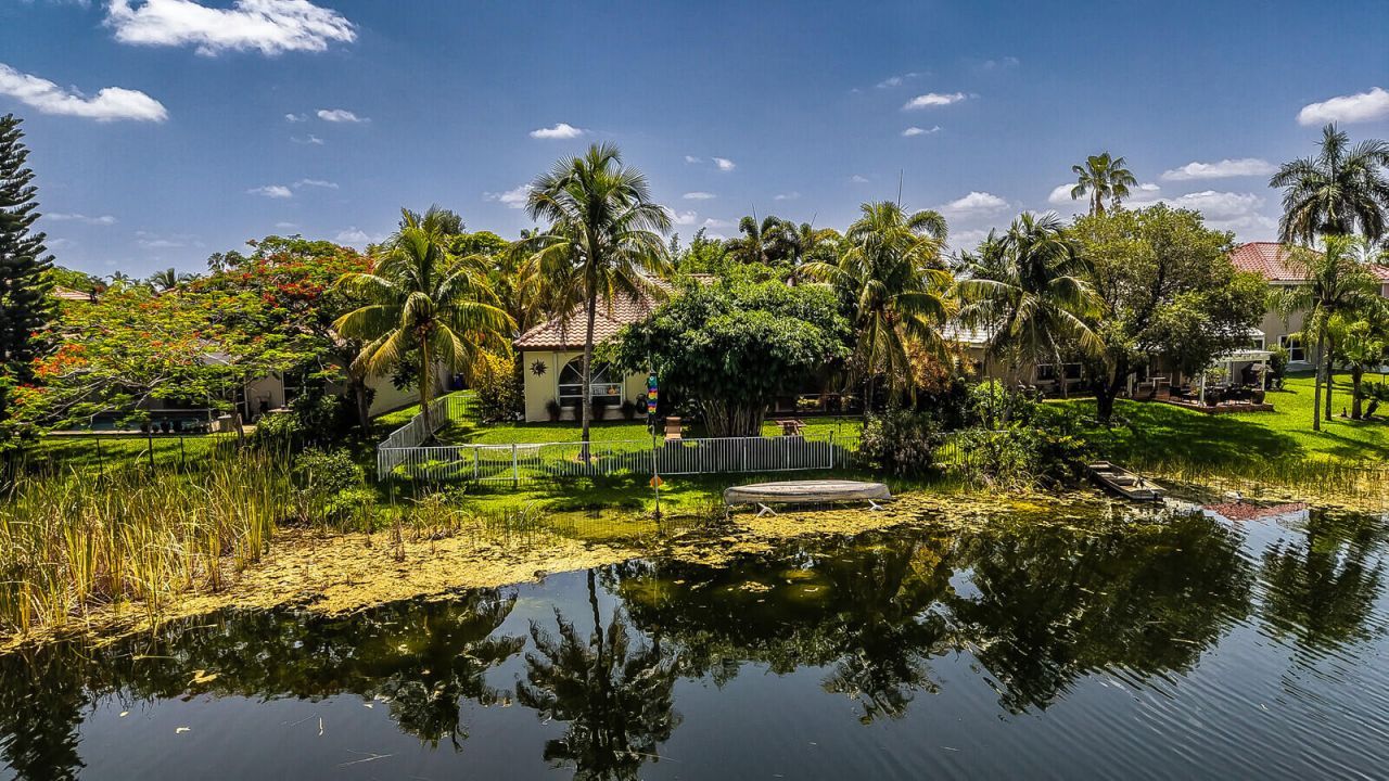 718 NW 177th Avenue, Pembroke Pines, FL 33029 Photo