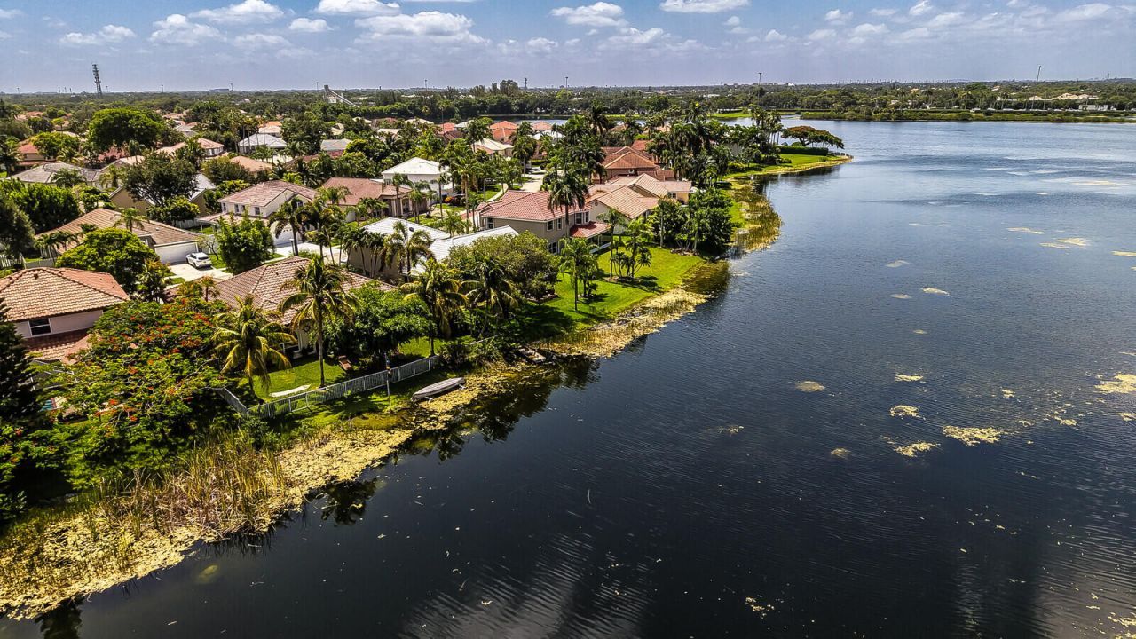 718 NW 177th Avenue, Pembroke Pines, FL 33029 Photo