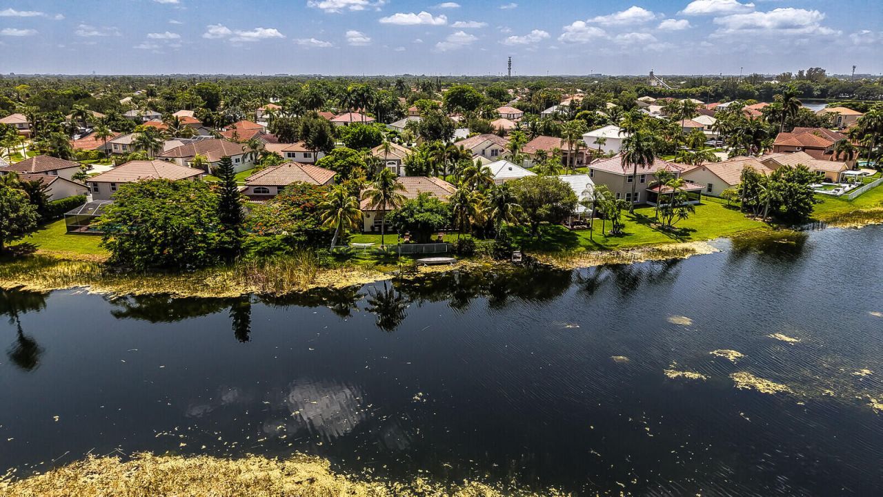 718 NW 177th Avenue, Pembroke Pines, FL 33029 Photo