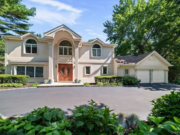 76 Wildwood Drive , Dix Hills, NY 11746