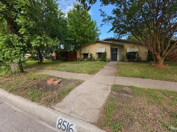 8516 Londonderry Lane, Dallas, TX 75228