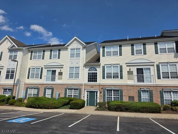 77 Limerick Ln, Lopatcong, NJ 08865