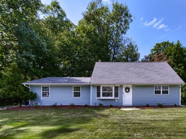 28 Ferndale Rd, Wayne, NJ 07470