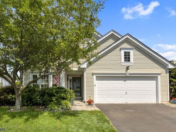 46 Kensington Cir, White, NJ 07823