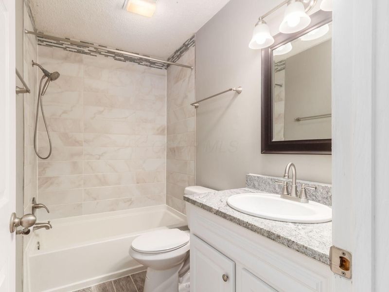 1752 Bennigan Drive, Unit Unit 114C, Hilliard, OH 43026 Photo 12
