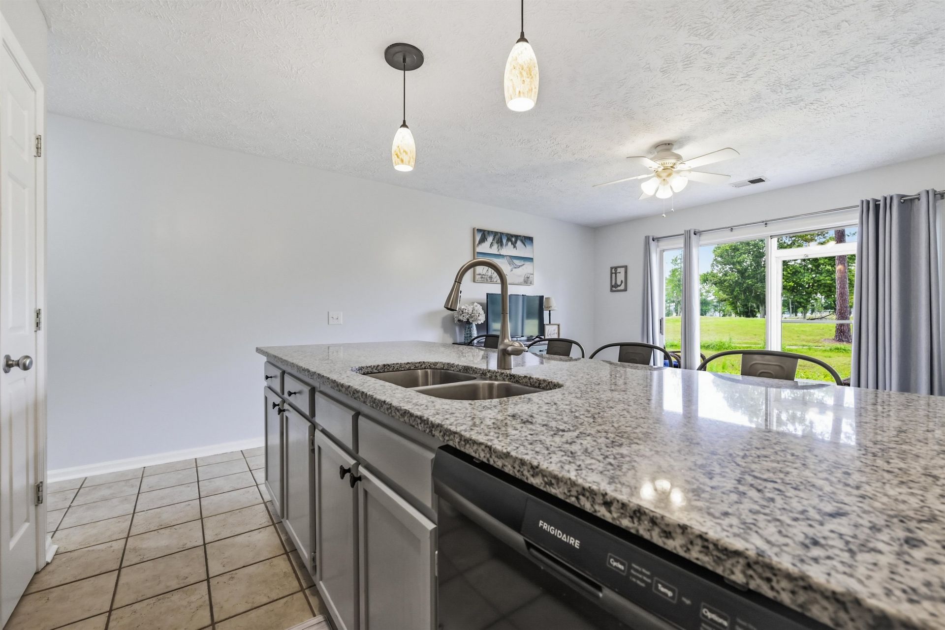 573 Blue River Ct. Photo 16
