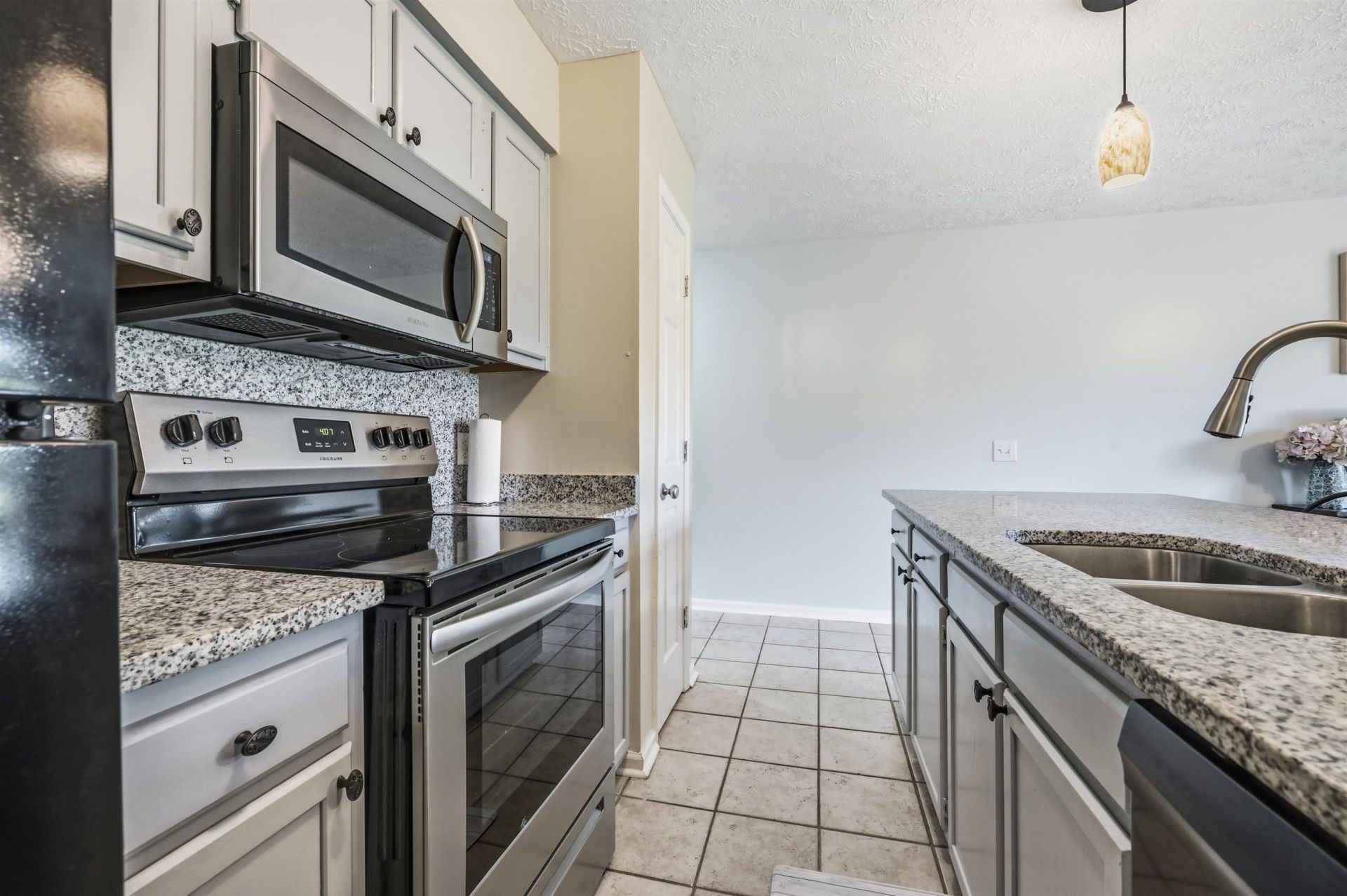 573 Blue River Ct. Photo 17