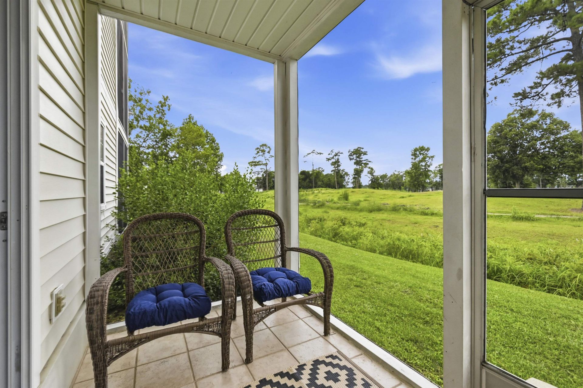 573 Blue River Ct. Photo 28