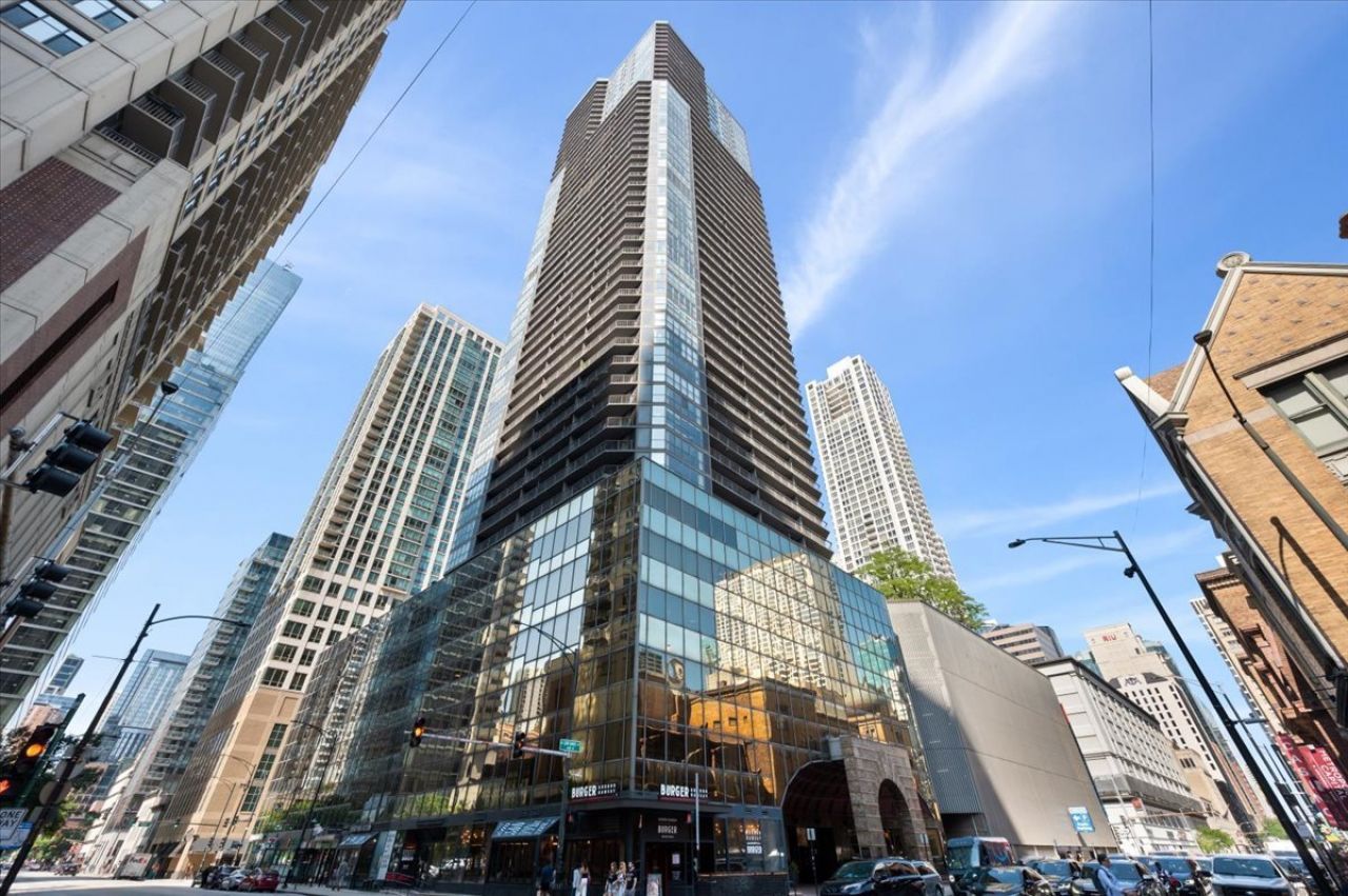 10 E Ontario Street, Unit 1008, Chicago, IL 60611 Main Photo